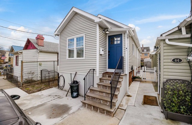 Dog-friendly Single-Family Home w Fenced Yard Washer, Dryer in NYC's "Nantucket"