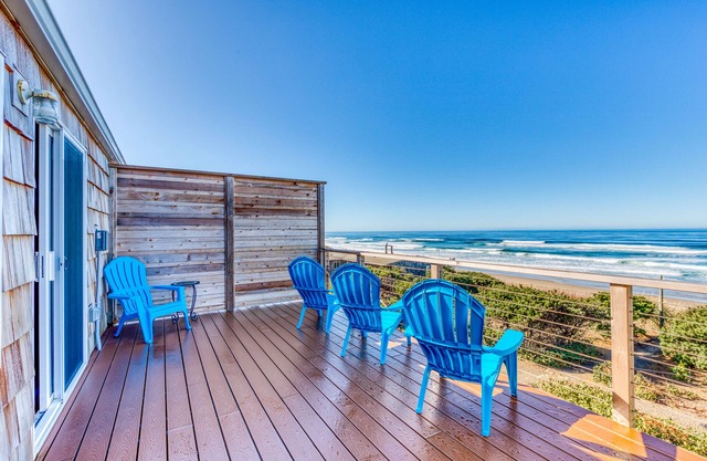 Dog-friendly waterfront cottage getaway - walk to the beach