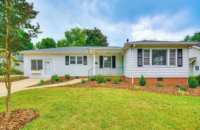 'Dogwood Cottage' w/Fireplace: 1 Mi to University