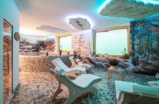 DOLOMITES VILLAGE 20 chalets and 1 house on tree