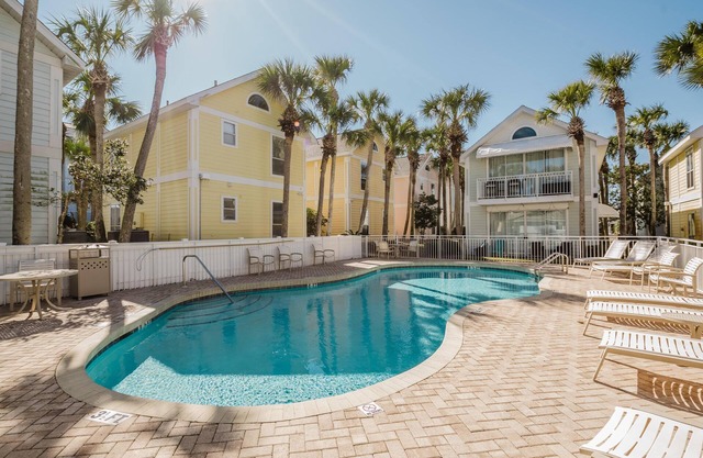 Dolphin Dreams! Whole House -1 min walk to beach!