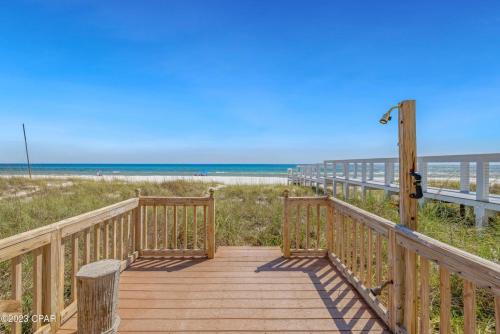 Dolphin's Point - West End - Sleeps 12!