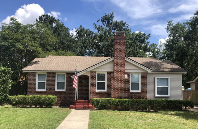 Dolphina House-East Hill! 9 Miles from Pensacola Beach! Dog Friendly!
