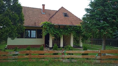 DOM LETNISKOWY NAD JEZIOREM Łódż wiosłowa i kajak Giżycko
