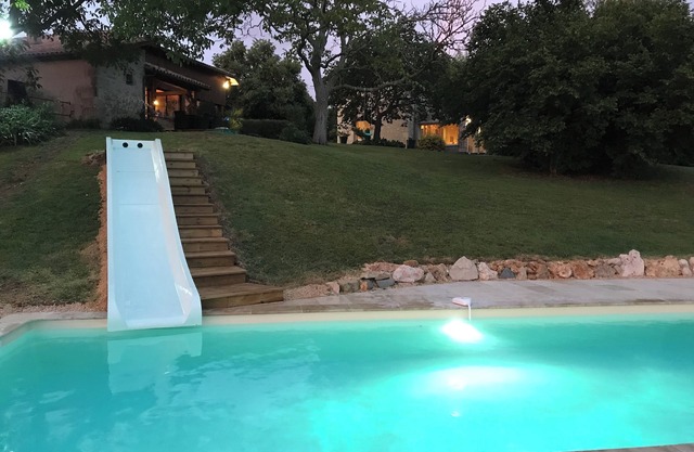 Domaine de 2 Gites, Piscine et Toboggan de 7 Mètres Pour Petits et Grands!