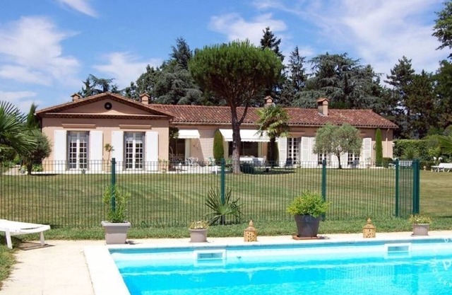 Domaine de La Tuilerie sur 2,5 ha, Commerces Proches, Centre Historique à 2 km