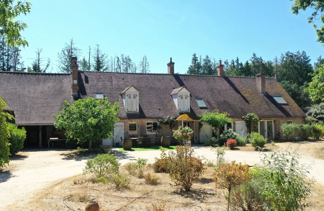 Domaine de Nittany sur 15 Hectares Capacité de 30 Pers, Piscine Intérieure