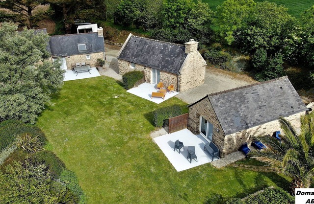 Domaine des Abers*covered, heated swimming pool close to the sea.