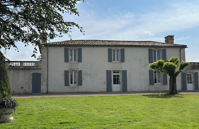 Domaine "LE Logis DE L'oie" Avec Piscine Dans un Parc Clos de Murs en Pierre