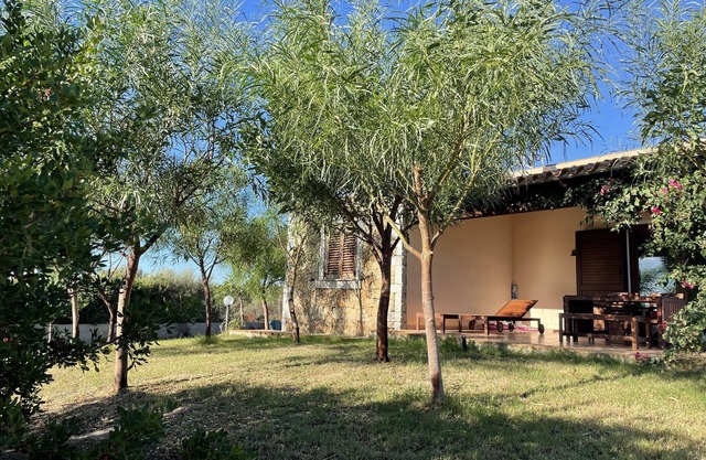 Domo Sara, house with garden overlooking the sea