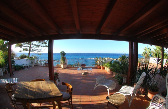 Donna Eugenia: a house in front of the sea for an unforgettable holiday