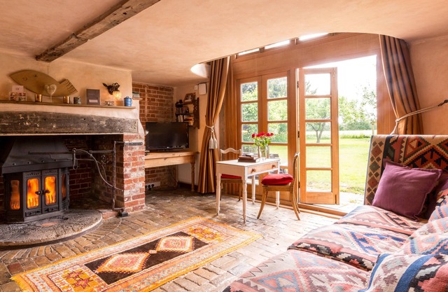 Dons Barn - A romantic holiday cottage with beautiful, beamed interiors. Wow.