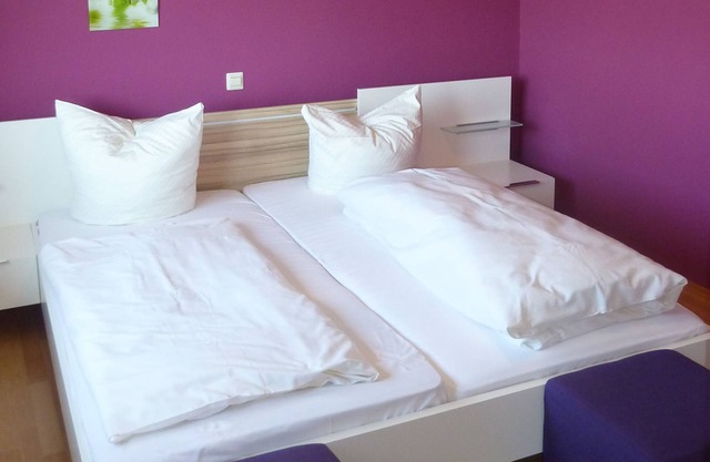 Doppelzimmer Komfort-Plus mit eigenem Bad oder Dusche und WC