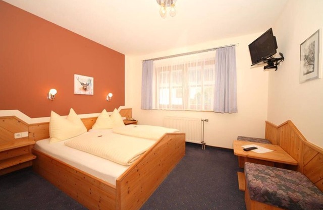 Doppelzimmer mit Dusche, Bad, WC - HP - Golf- und Skipension Krug