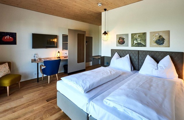 Doppelzimmer Seeseite, Dusche, WC - Hotel Katamaran