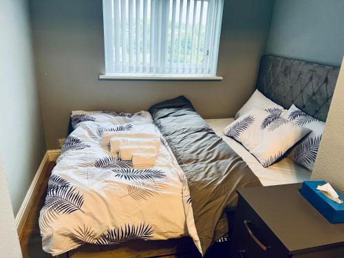 Double bedroom in Stafford, sleeps 2, free WIFI, free parking