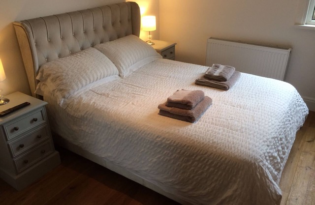 Double bedroom with private bathroom