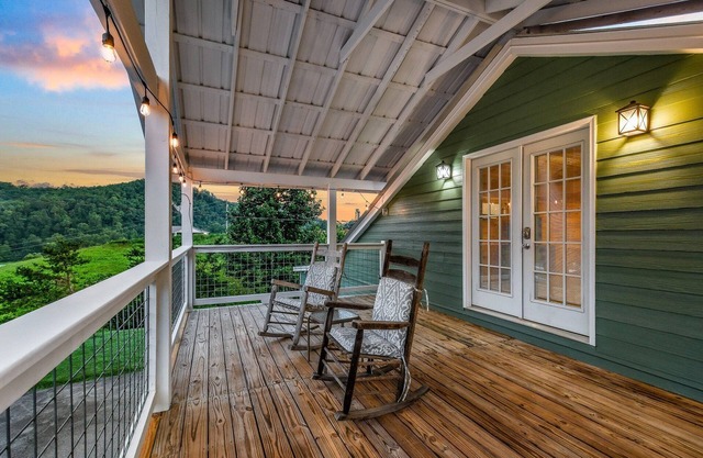 Double L Ranch: Pet Friendly, Free Attraction Tickets, Jacuzzi Tub & Ranch Views