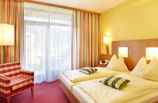 Double room Danube Dream (1 adult + 1 child), bath, WC - Riverresort Donauschlinge
