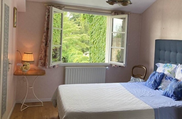 Double Room Queen Size with Garden View