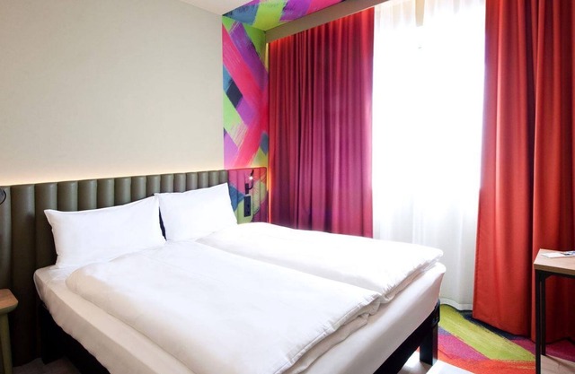 Double room, shower, toilet - ibis Styles Parndorf Neusiedler See