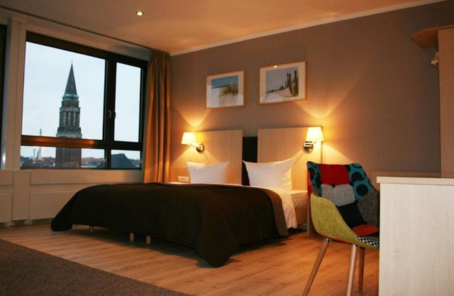 Double room/shower, WC - Hotel Astor by Campanile