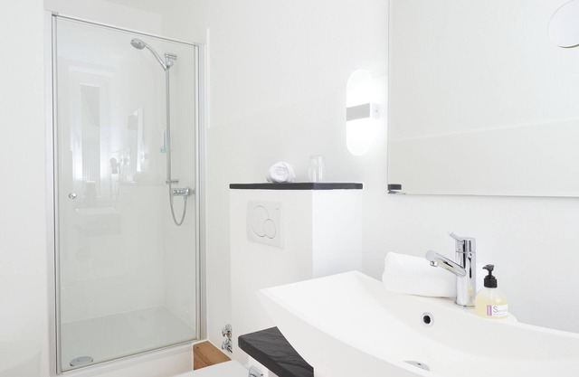 Double room-Standard-Ensuite with Shower