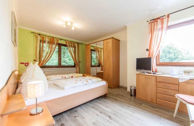 Double room with balcony on the south side - Landgasthaus Zum Kreuzberg