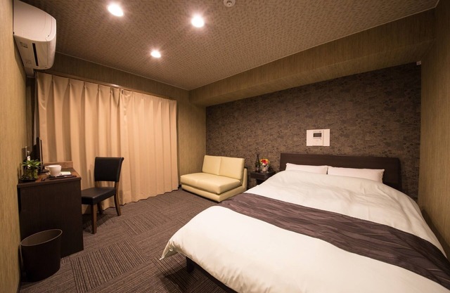 Double room with extra bed/Osaka city Ōsaka