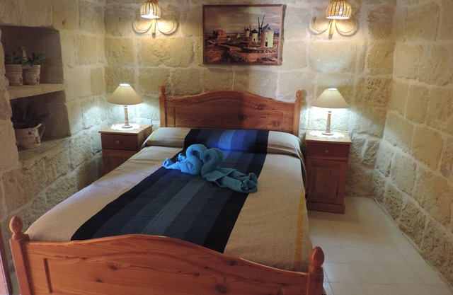 Double room with private ensuite bathroom and use of swimming pool