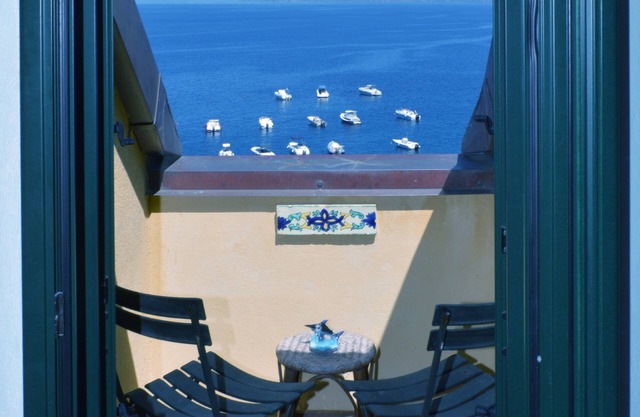 Double room with sea view in the village of Chianalea di Scilla (Calabria)