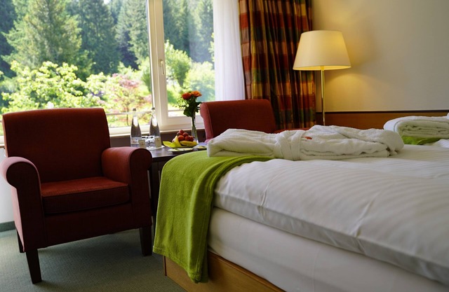 Double room with shower and bath