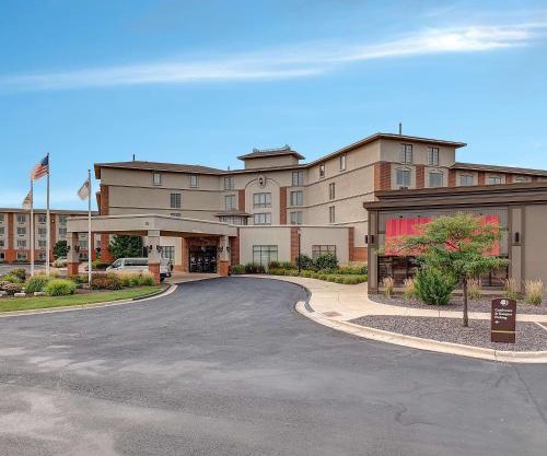 DoubleTree by Hilton Bloomington