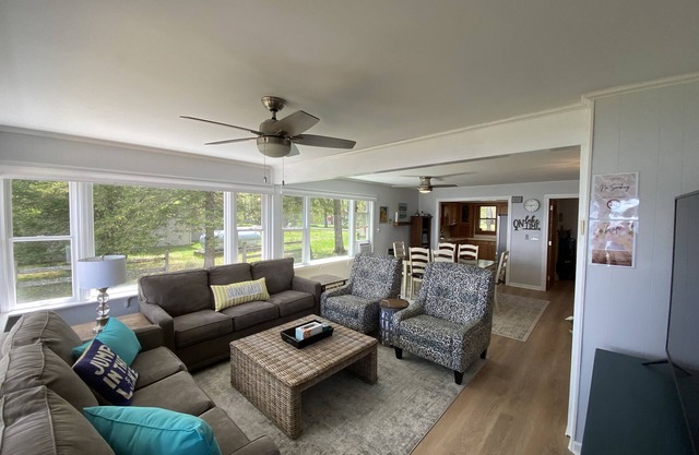 Douglas Lake House: Fall Foliage and Lakeside Adventures All in One Place!