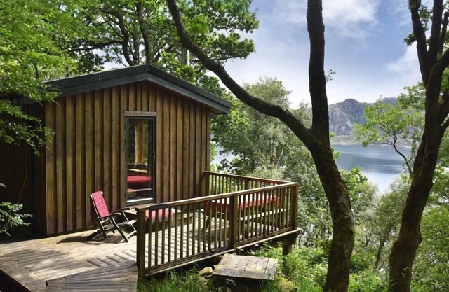 DOWN HOUSE, pet friendly, with open fire in Torridon