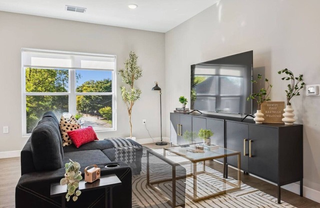 Downtown 2Bedroom w/Rooftop - Near Linwood Park