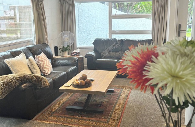 Downtown apartment: moments from beach shops restaurants bars bus stop & more!