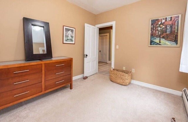 Downtown Apartment, walk to restaurants, cafes and walking trails