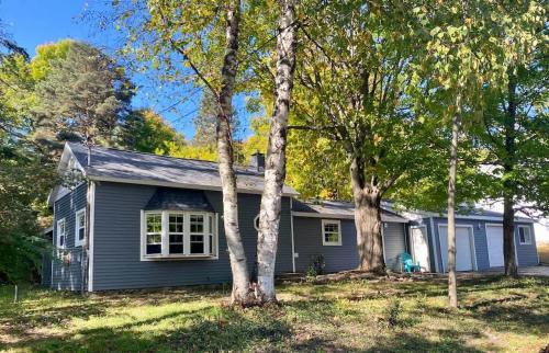 Downtown Bellaire, Close to Hiking, Biking, Golf, Lakes,Pets friendly