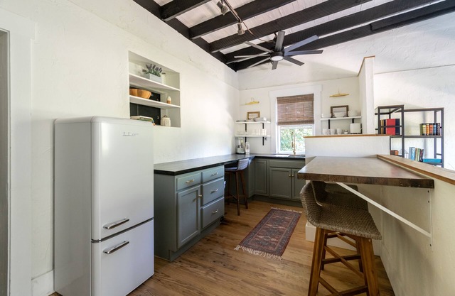 Downtown Bellefonte Modern Loft- 9 miles to PSU