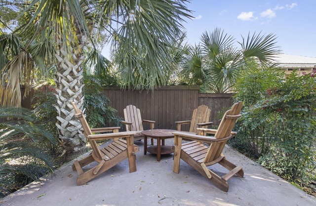 Downtown Biloxi home walkable to the Beach and Casinos!