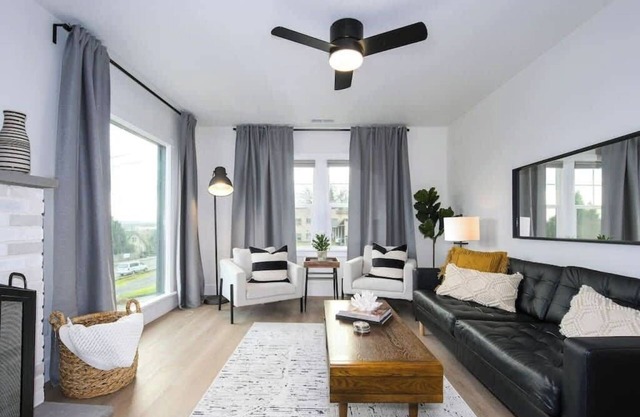 Downtown Camas Stay – Walkable, 15 Min to PDX