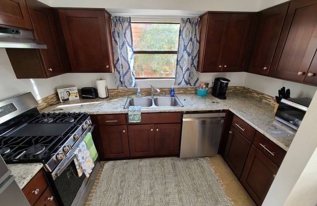 Downtown charm 2 bedroom 2 townhouse