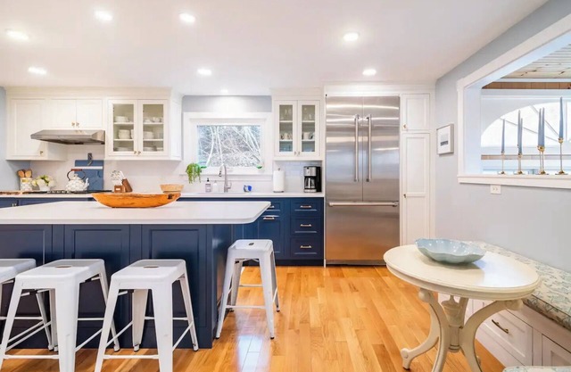Downtown Chatham Gem – Walk to Beach, Shops, C.B.I, & Dining Family-Friendly!