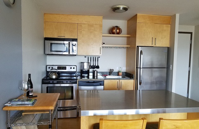 Downtown condo with free parking