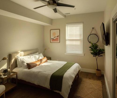 Downtown, contemporary, 2 bedroom, Roof Terrace! 3A