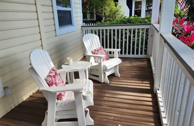 Downtown Dunedin! 2 bedroom 2 bath
