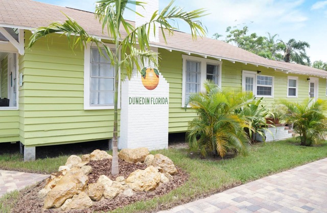 Downtown Dunedin Keylime Cottages 4, right in Downtown Dunedin