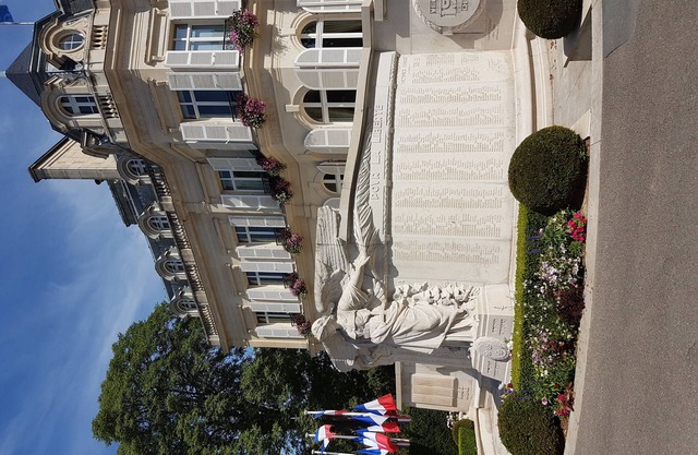 Downtown Épernay studio with private jacuzzi