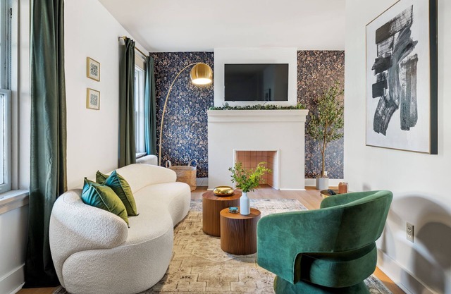 Downtown Escape: 3Br - Game/Movie Room - Foosball